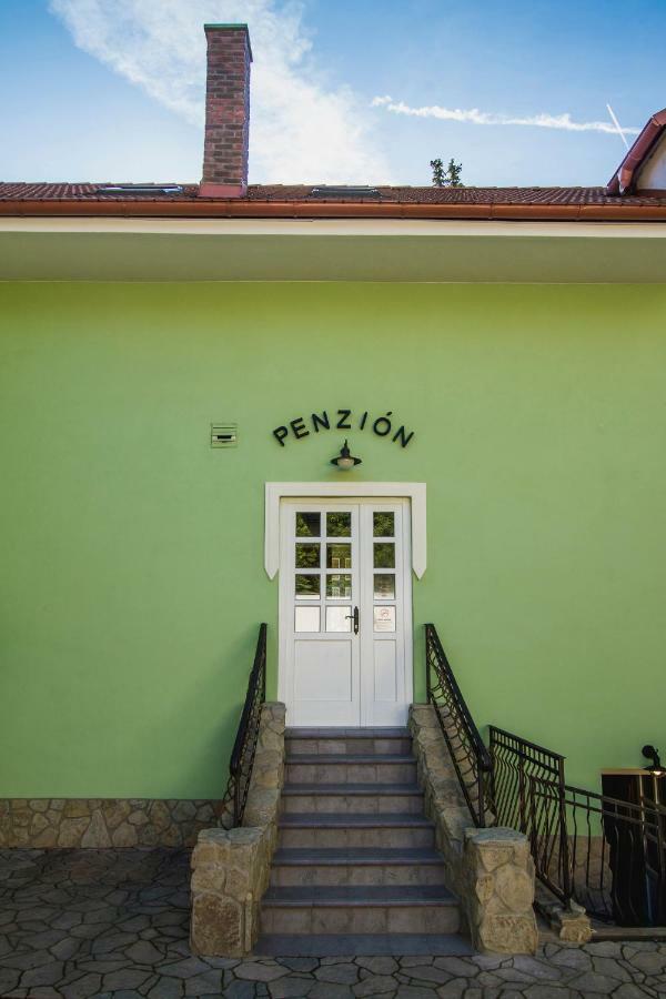 Penzión Kúria Nové Mesto nad Váhom Exterior foto